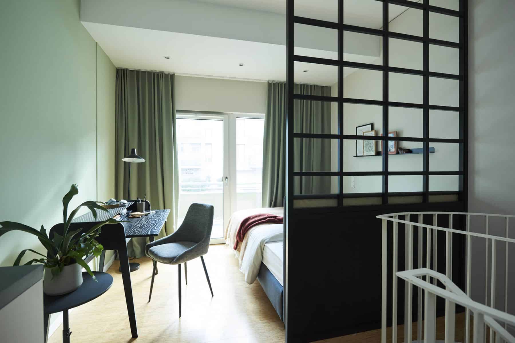 Schlafzimmer auf der oberen Ebene im The Bloom Homes C
