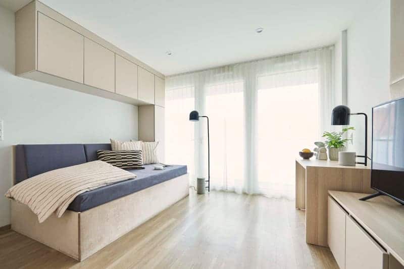 Living space with floor-to-ceiling windows in Roomments Basic
