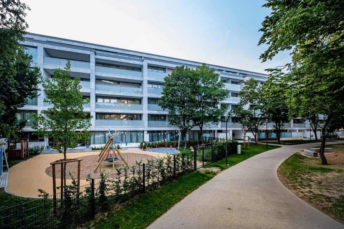 Apartmenthaus im OneHaven-Management mit begrüntem Innenhof